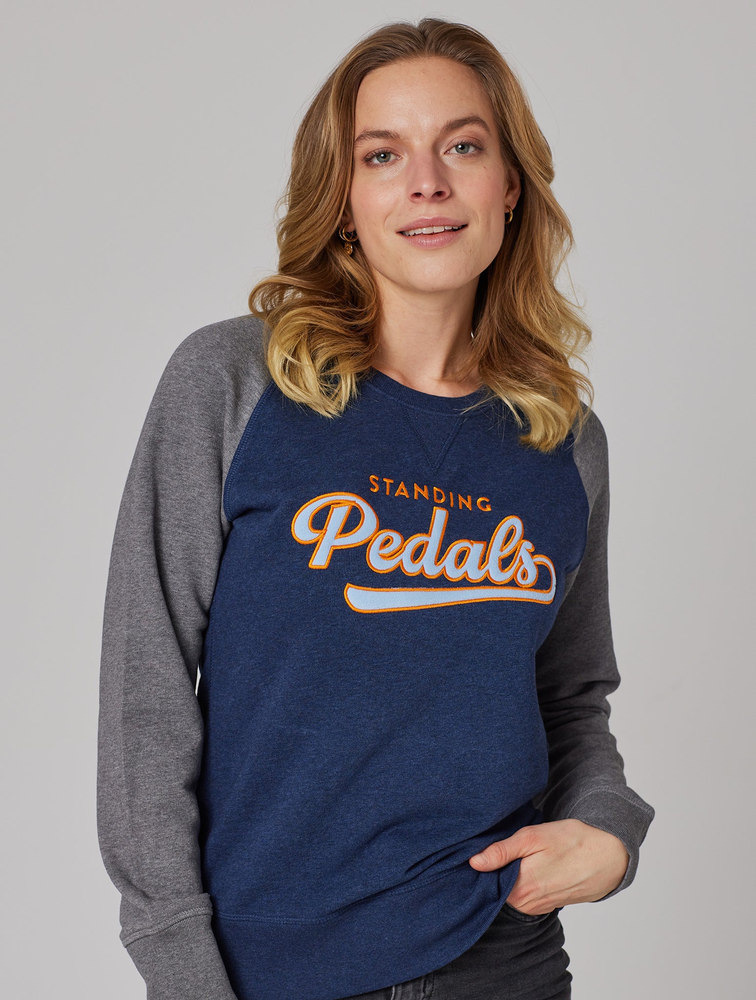 Premium Damen Raglan Sweater UNIVERSITY OF STANDING PEDALS